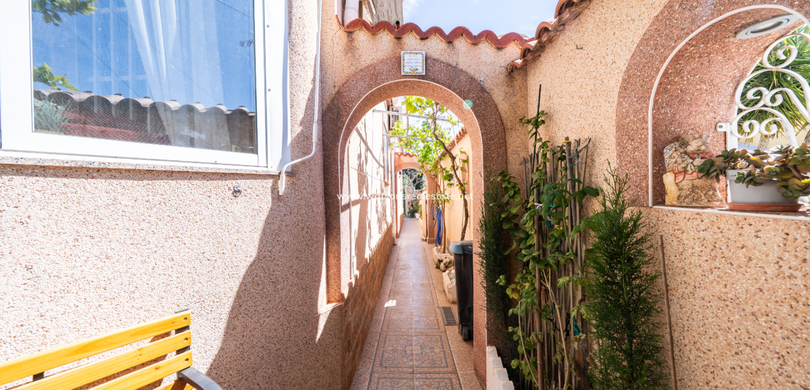 Resale - Detached - Urb. La Marina