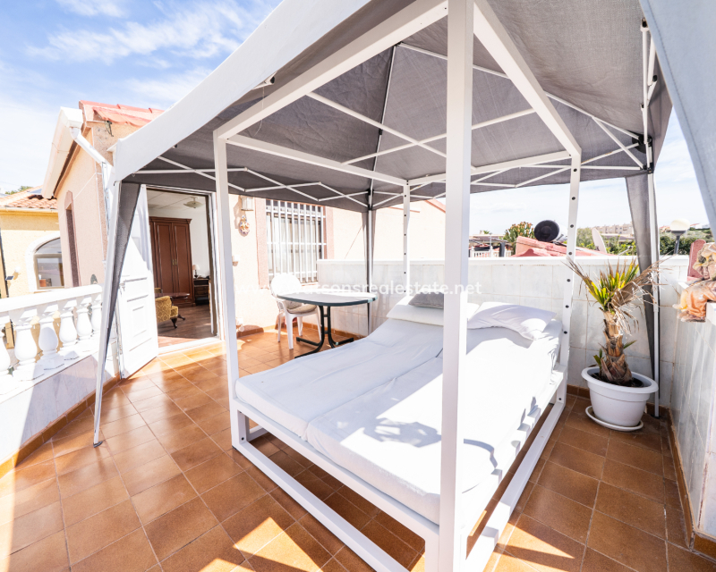 Resale - Detached - Urb. La Marina