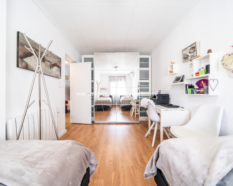 Resale - Detached - Urb. La Marina