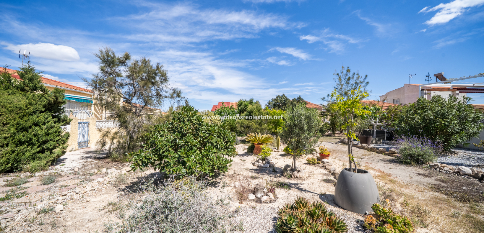 Resale - Detached - Urb. La Marina