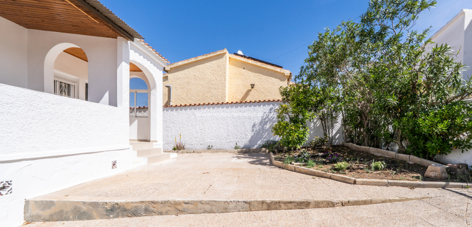 Resale - Detached - Urb. La Marina