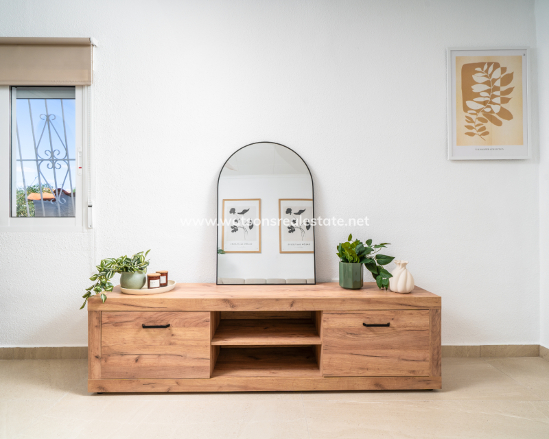 Resale - Detached - Urb. La Marina