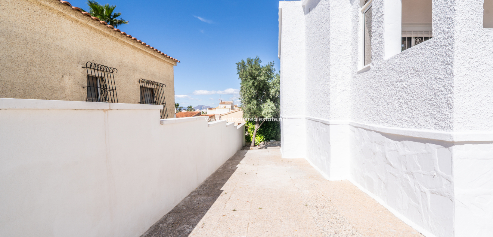 Resale - Detached - Urb. La Marina