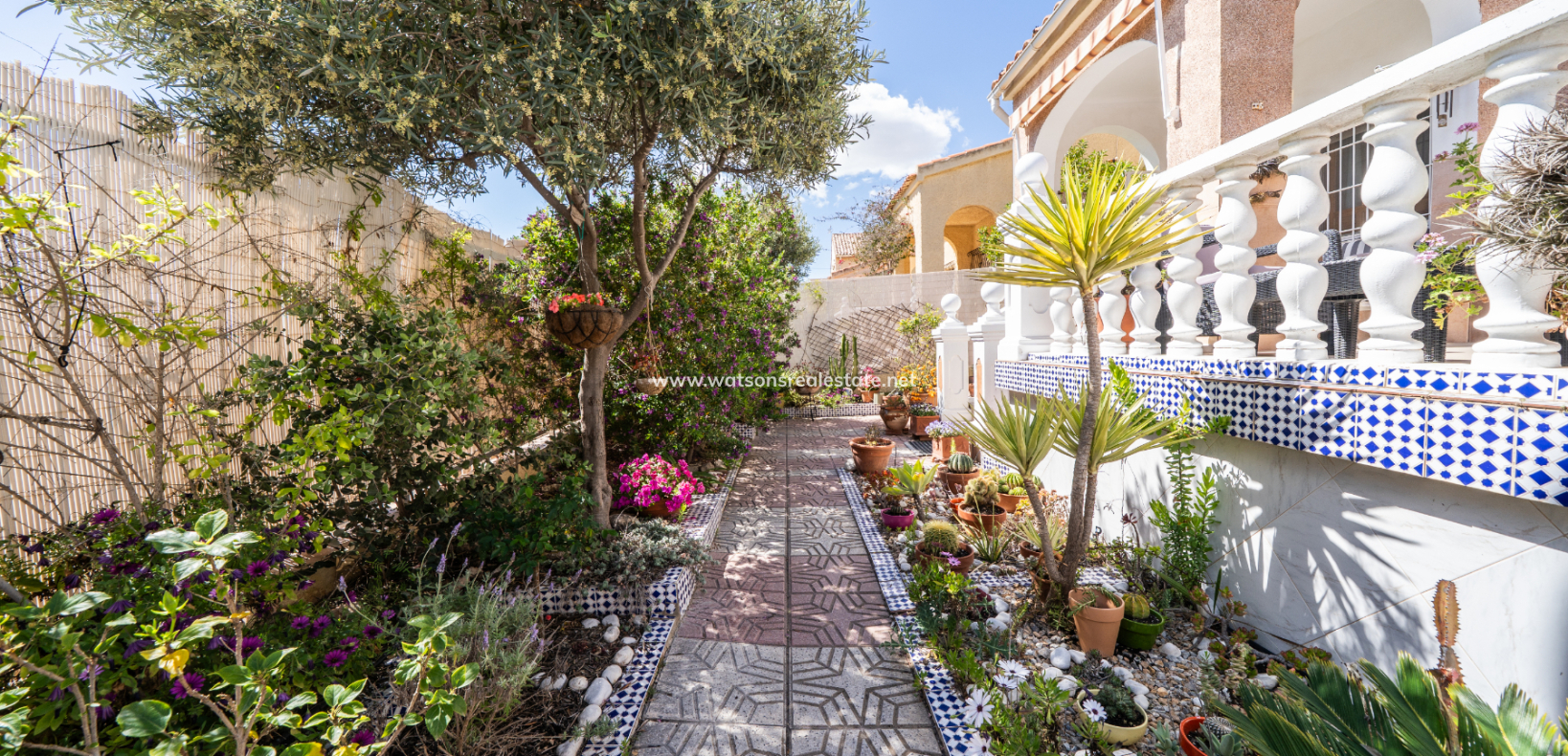 Resale - Detached - Urb. La Marina