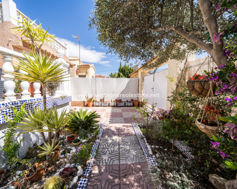 Resale - Detached - Urb. La Marina