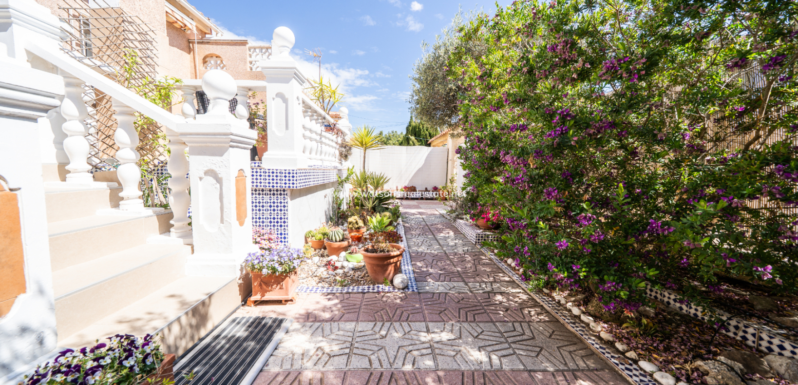 Resale - Detached - Urb. La Marina