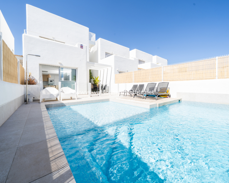 Resale - Detached - Urb. La Marina