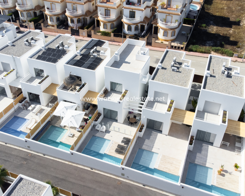 Resale - Detached - Urb. La Marina