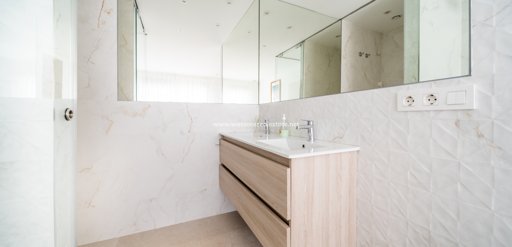 Resale - Detached - Urb. La Marina