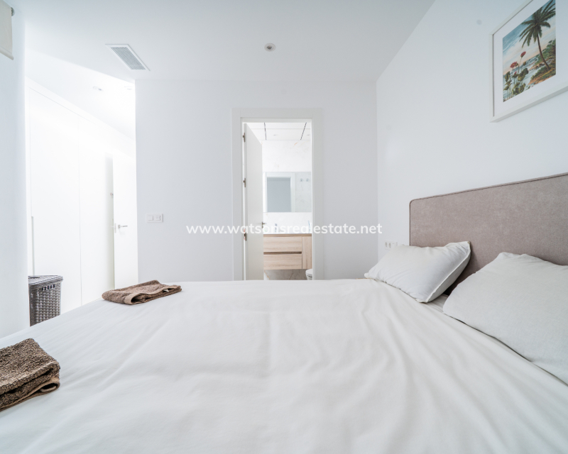 Resale - Detached - Urb. La Marina