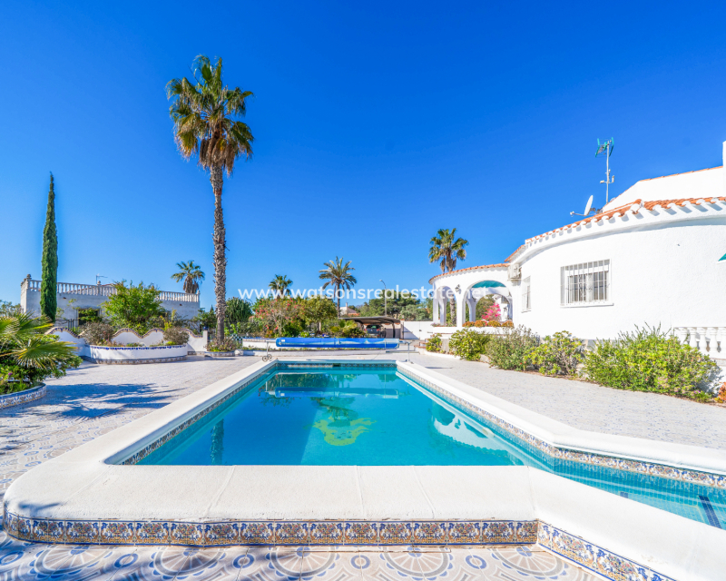 Resale - Detached - Urb. La Marina