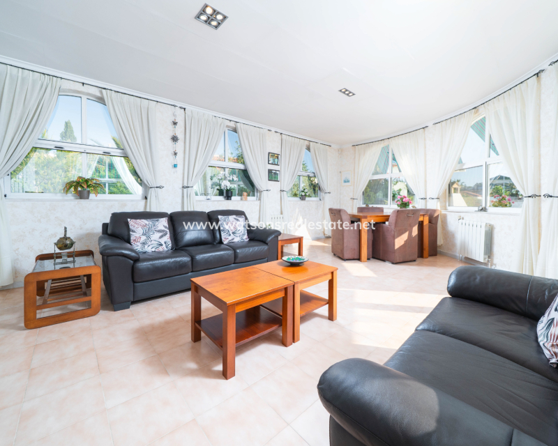 Resale - Detached - Urb. La Marina