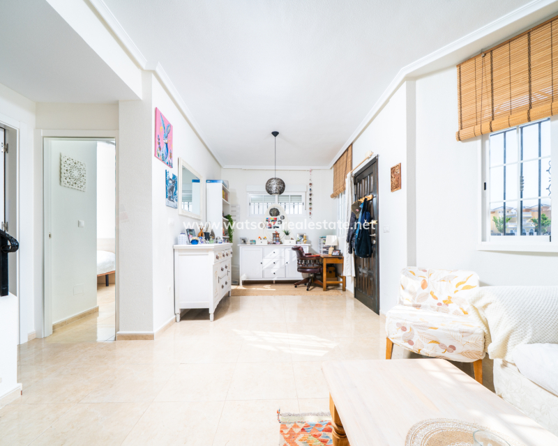 Resale - Detached - Urb. La Marina