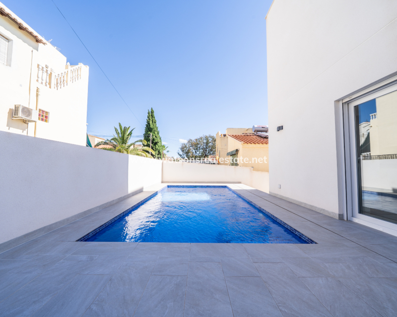 Resale - Detached - Urb. La Marina