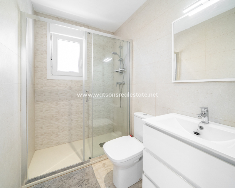 Resale - Detached - Urb. La Marina