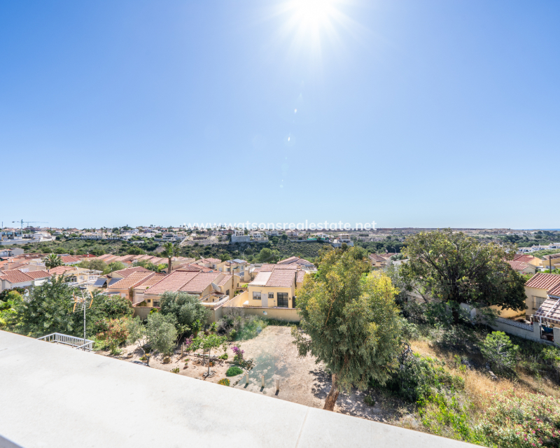Resale - Detached - Urb. La Marina