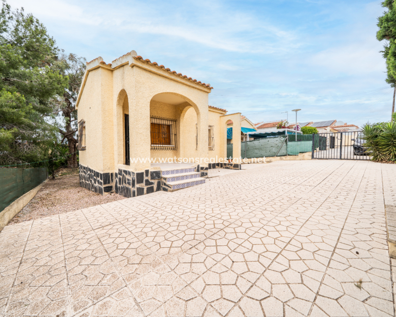 Resale - Detached - Urb. La Marina