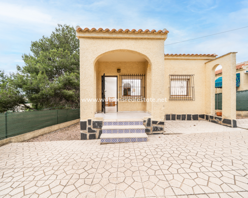 Resale - Detached - Urb. La Marina