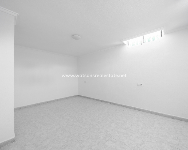 Resale - Detached - Urb. La Marina
