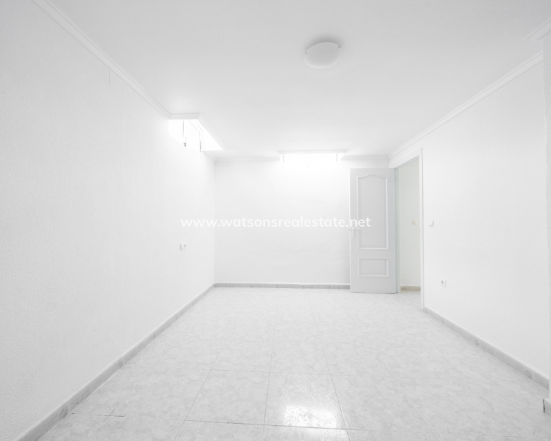 Resale - Detached - Urb. La Marina