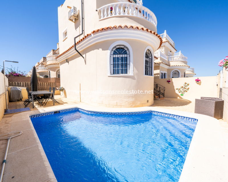 Resale - Detached - Urb. La Marina