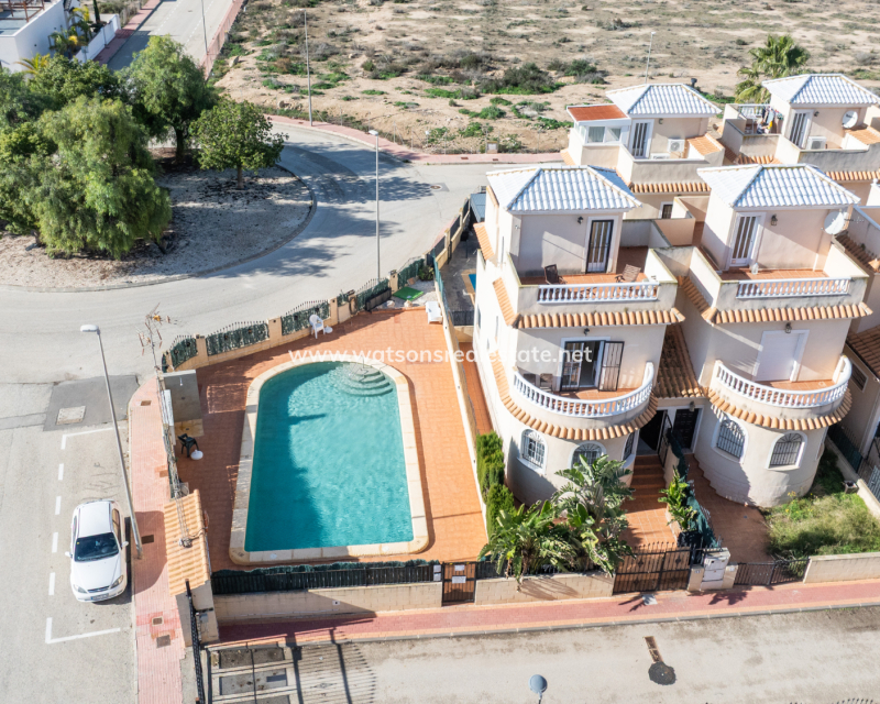 Resale - Detached - Urb. La Marina