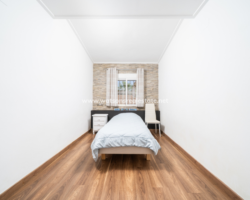 Resale - Detached - Urb. La Marina