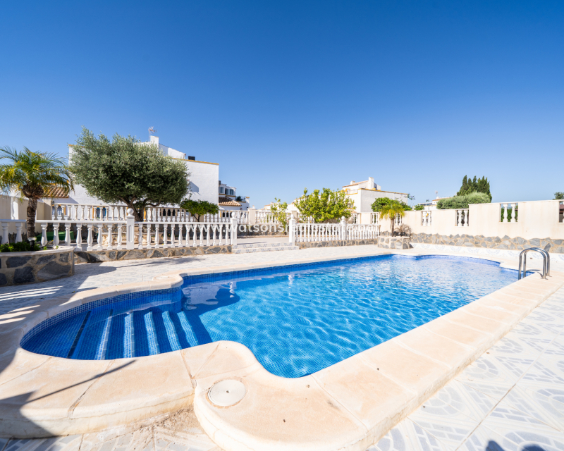 Resale - Detached - Urb. La Marina