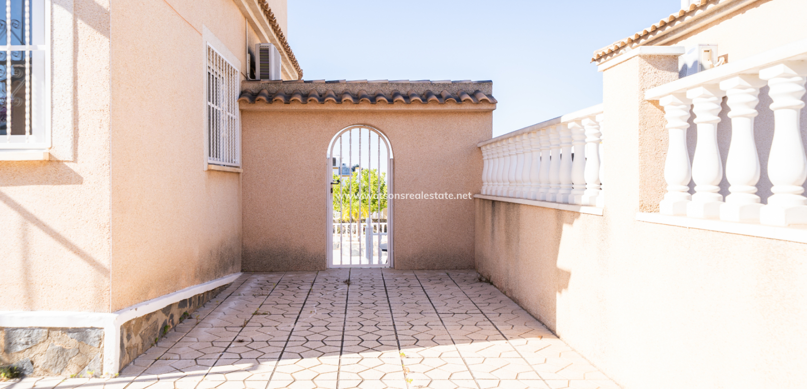 Resale - Detached - Urb. La Marina