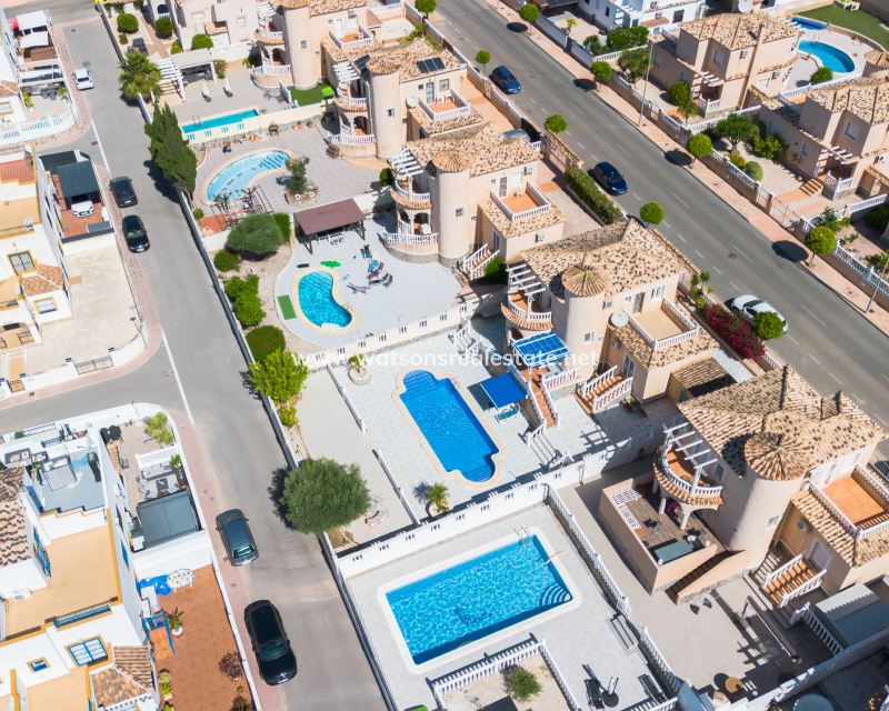 Resale - Detached - Urb. La Marina