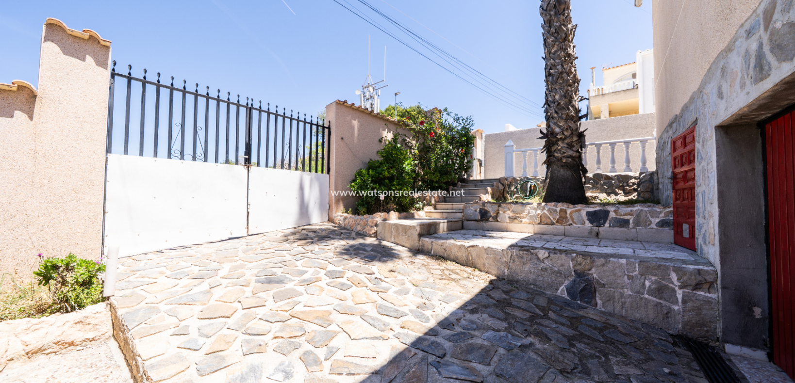 Resale - Detached - Urb. La Marina