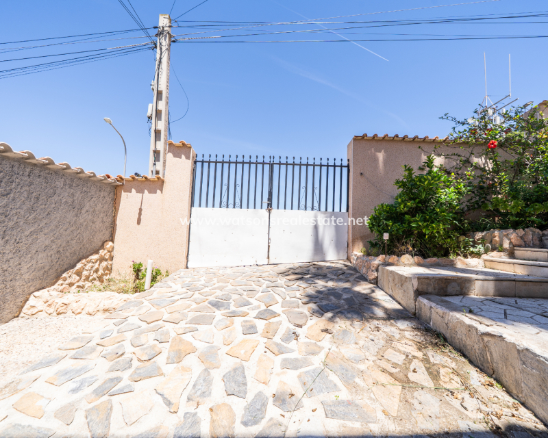 Resale - Detached - Urb. La Marina