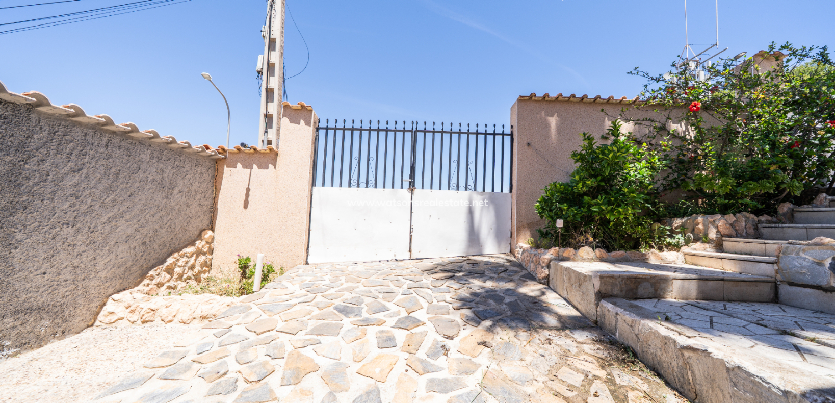 Resale - Detached - Urb. La Marina