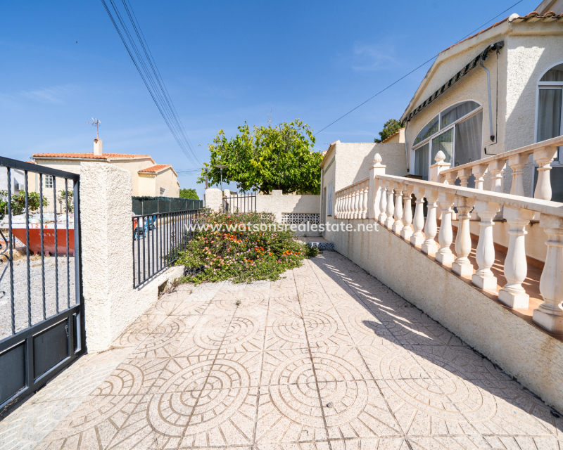 Resale - Detached - Urb. La Marina