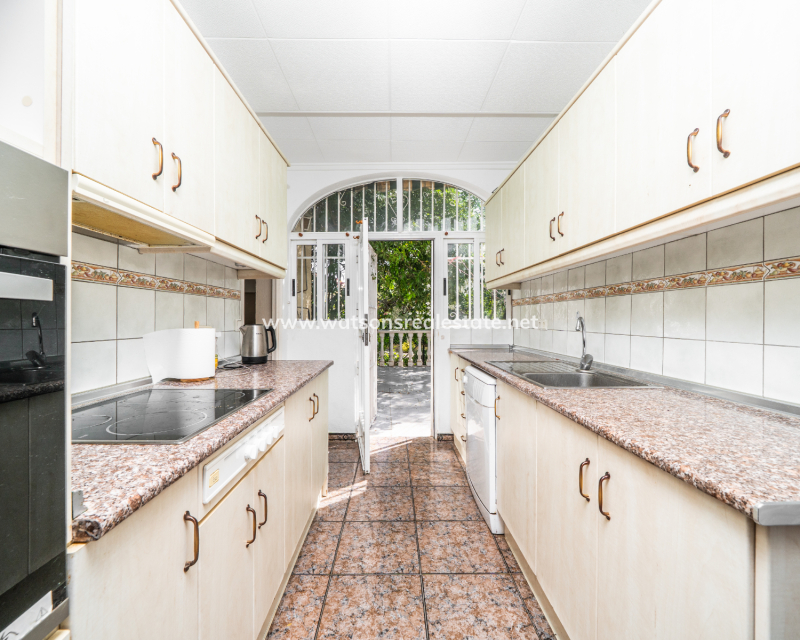 Resale - Detached - Urb. La Marina