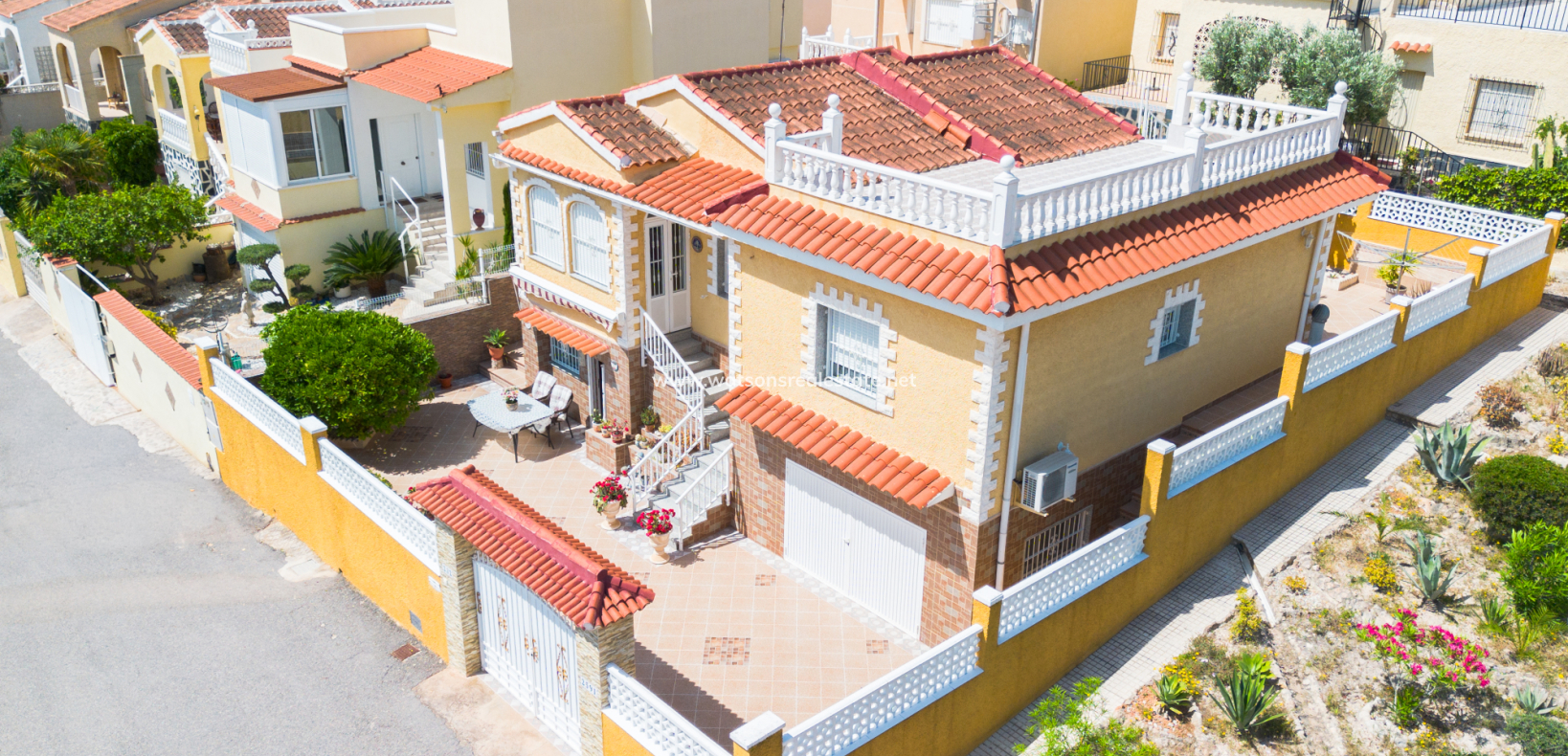 Resale - Detached - Urb. La Marina