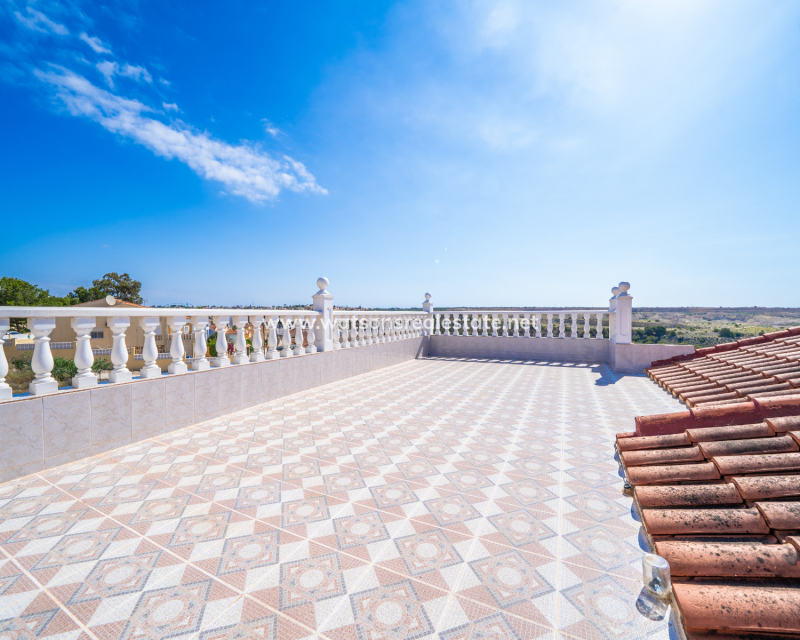 Resale - Detached - Urb. La Marina