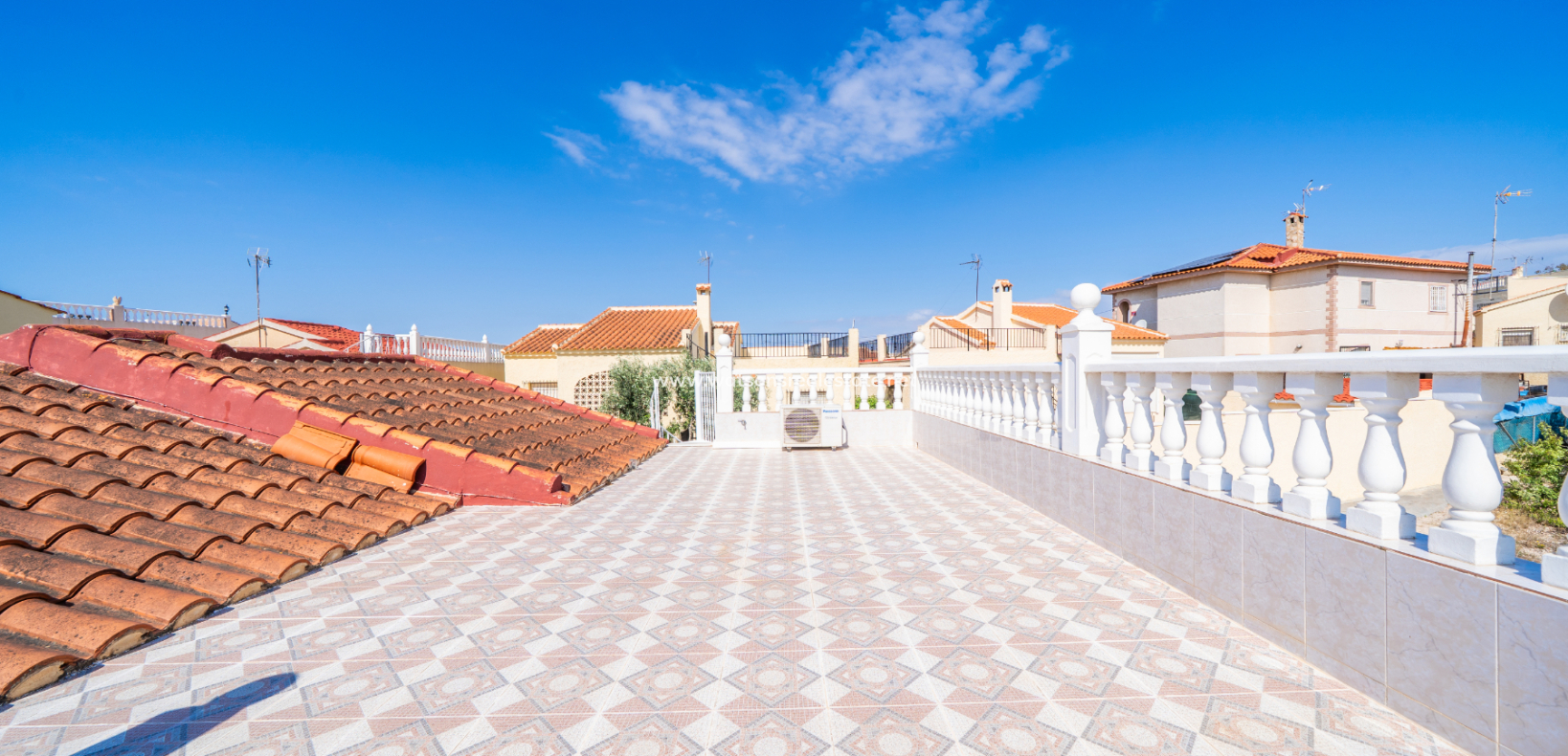 Resale - Detached - Urb. La Marina