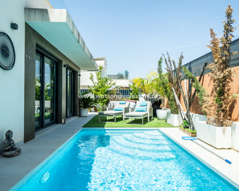 Resale - Detached - Urb. La Marina