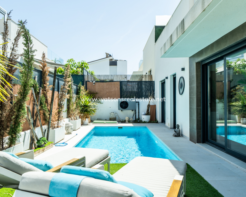Resale - Detached - Urb. La Marina