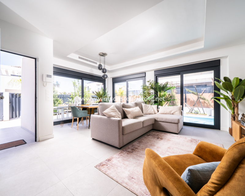 Resale - Detached - Urb. La Marina