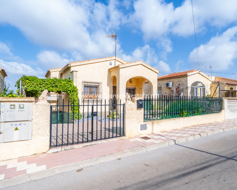 Resale - Detached - Urb. La Marina