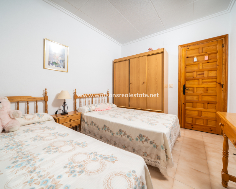 Resale - Detached - Urb. La Marina