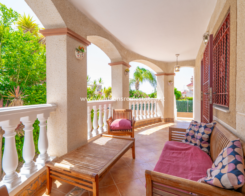 Resale - Detached - Urb. La Marina