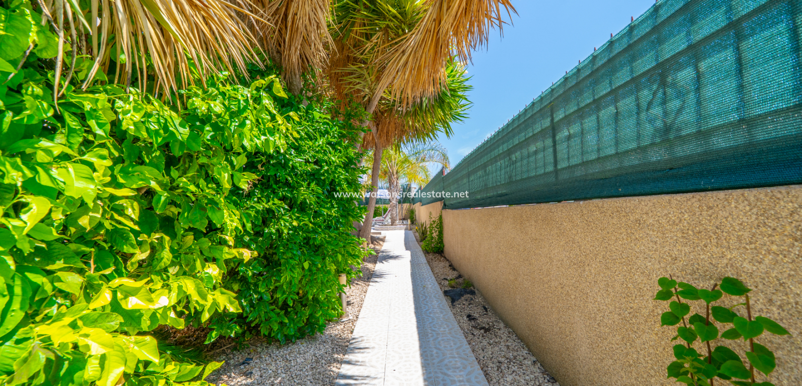 Resale - Detached - Urb. La Marina