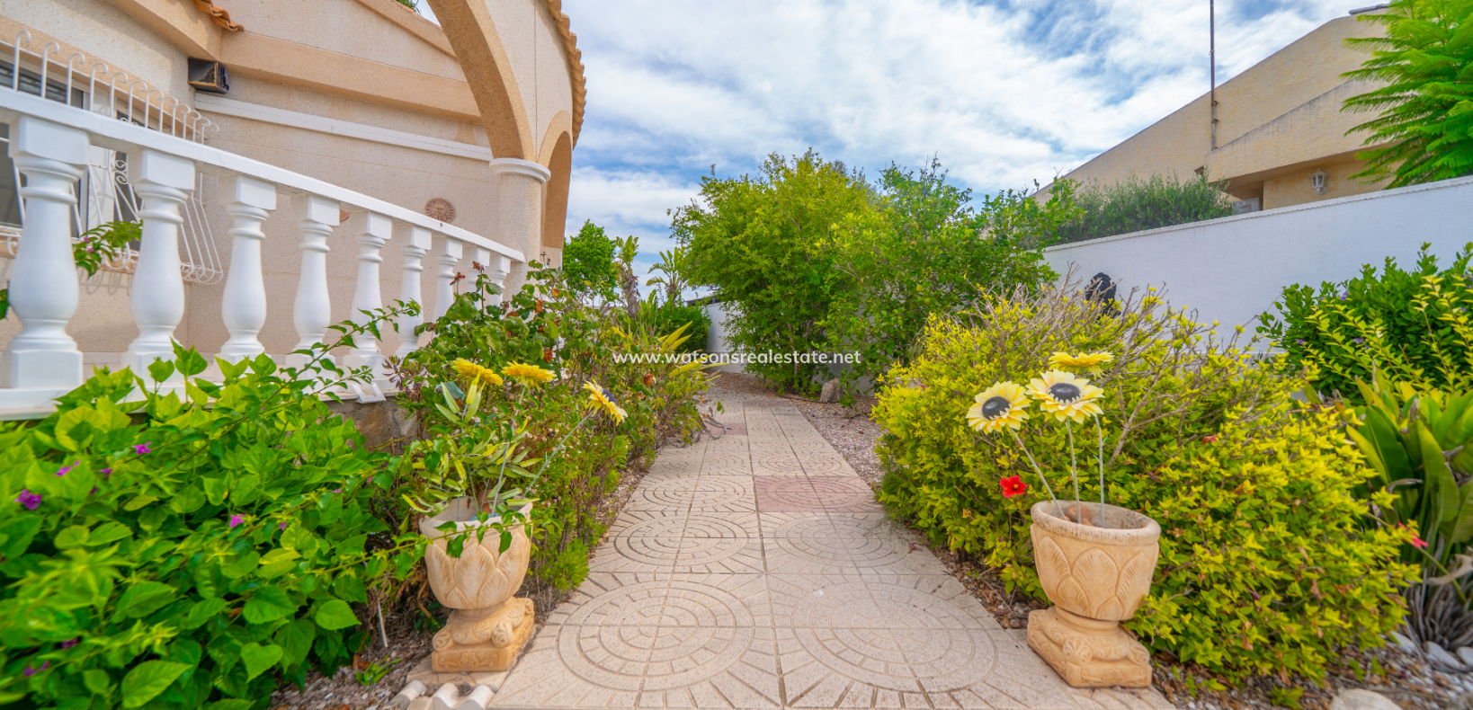 Resale - Detached - Urb. La Marina