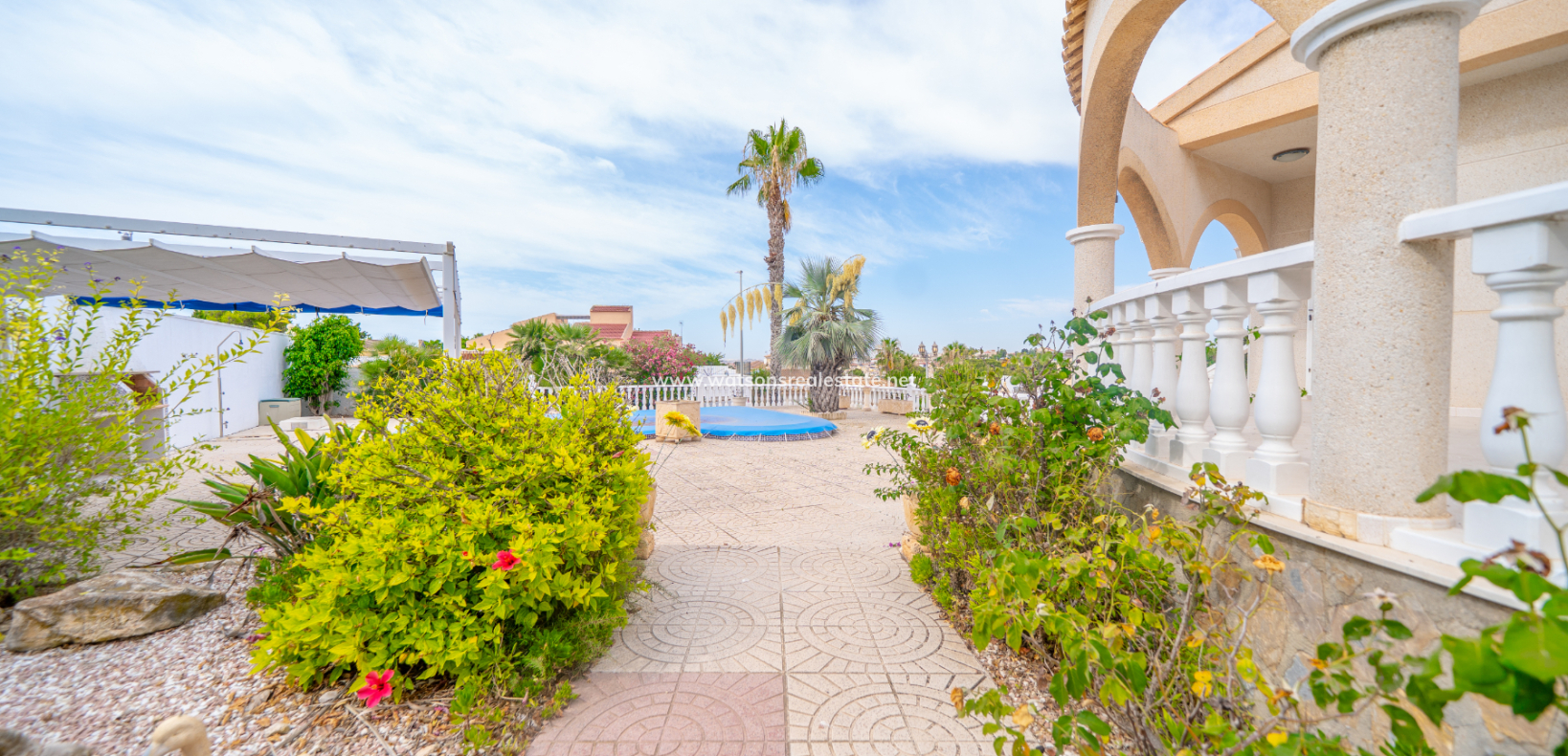 Resale - Detached - Urb. La Marina