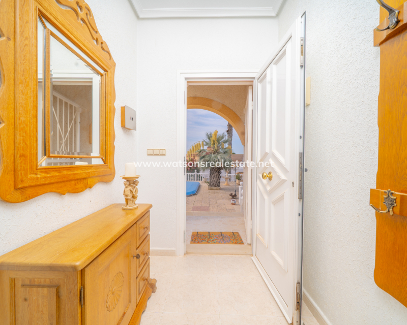 Resale - Detached - Urb. La Marina