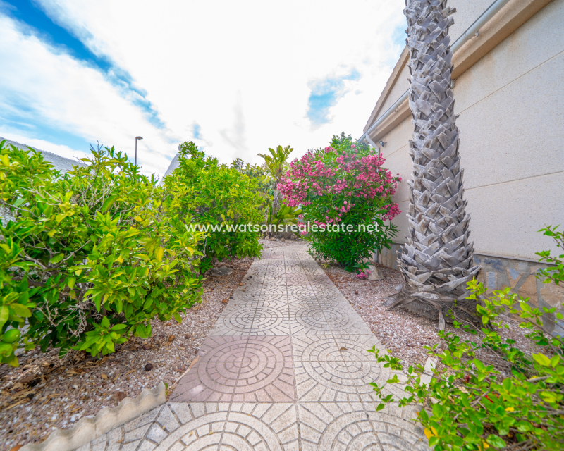 Resale - Detached - Urb. La Marina