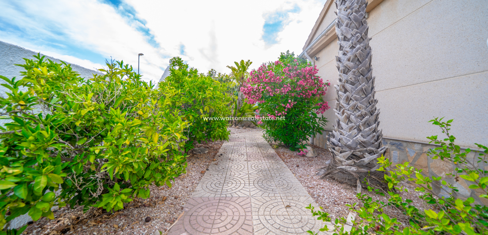 Resale - Detached - Urb. La Marina